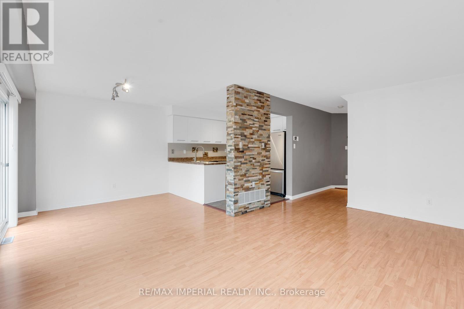 Photo 16 of 99 Islay Crescent, Vaughan ON