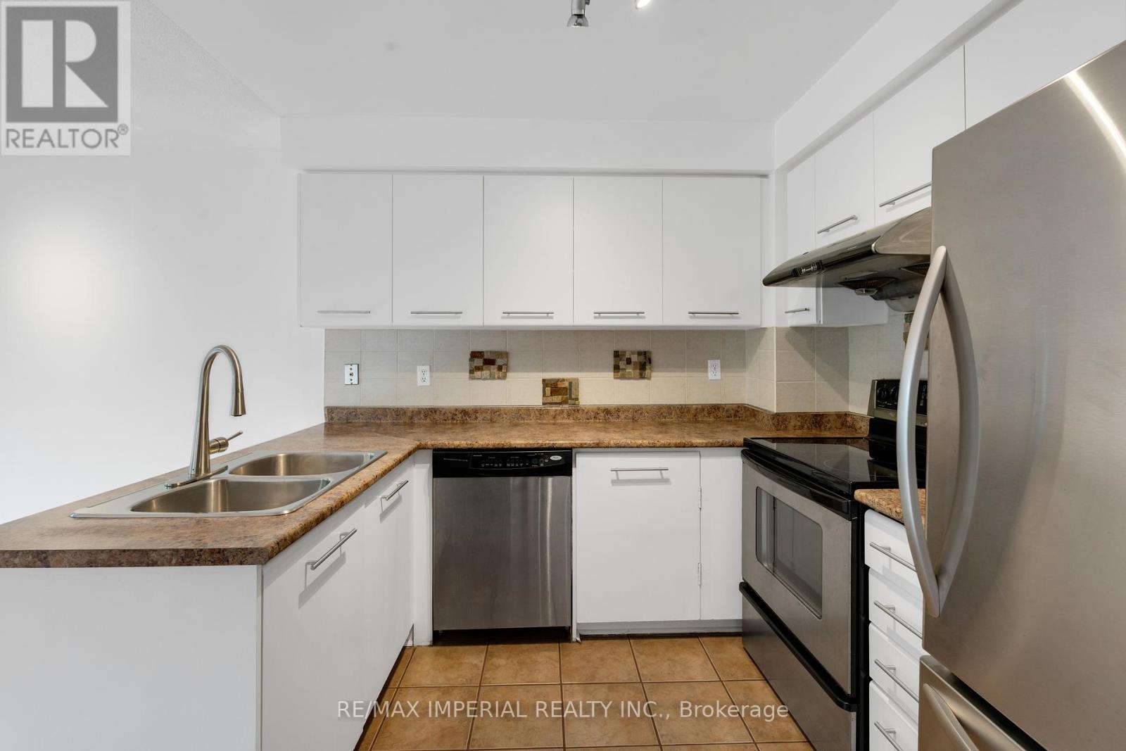 Photo 18 of 99 Islay Crescent, Vaughan ON