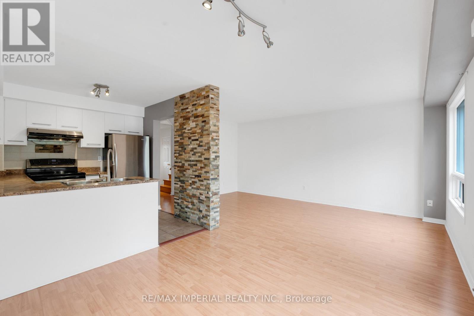 Photo 19 of 99 Islay Crescent, Vaughan ON