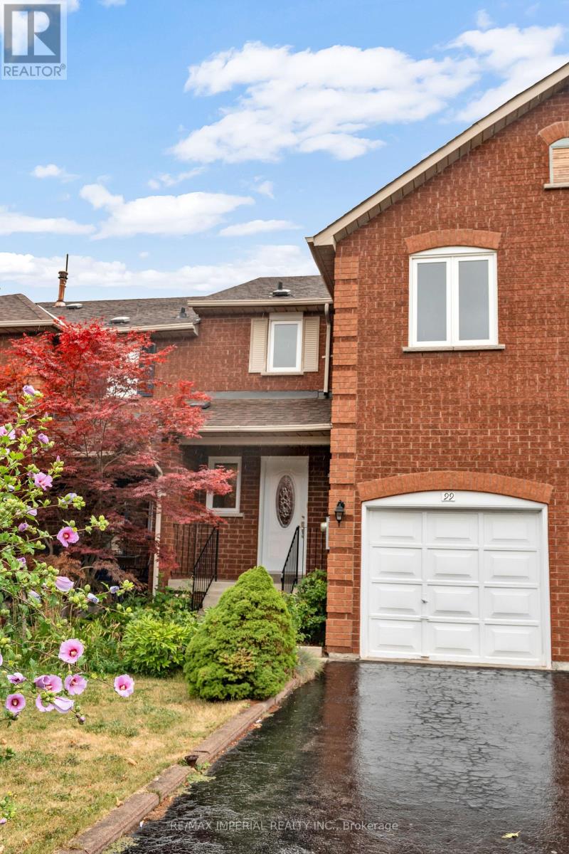 Photo 2 of 99 Islay Crescent, Vaughan ON