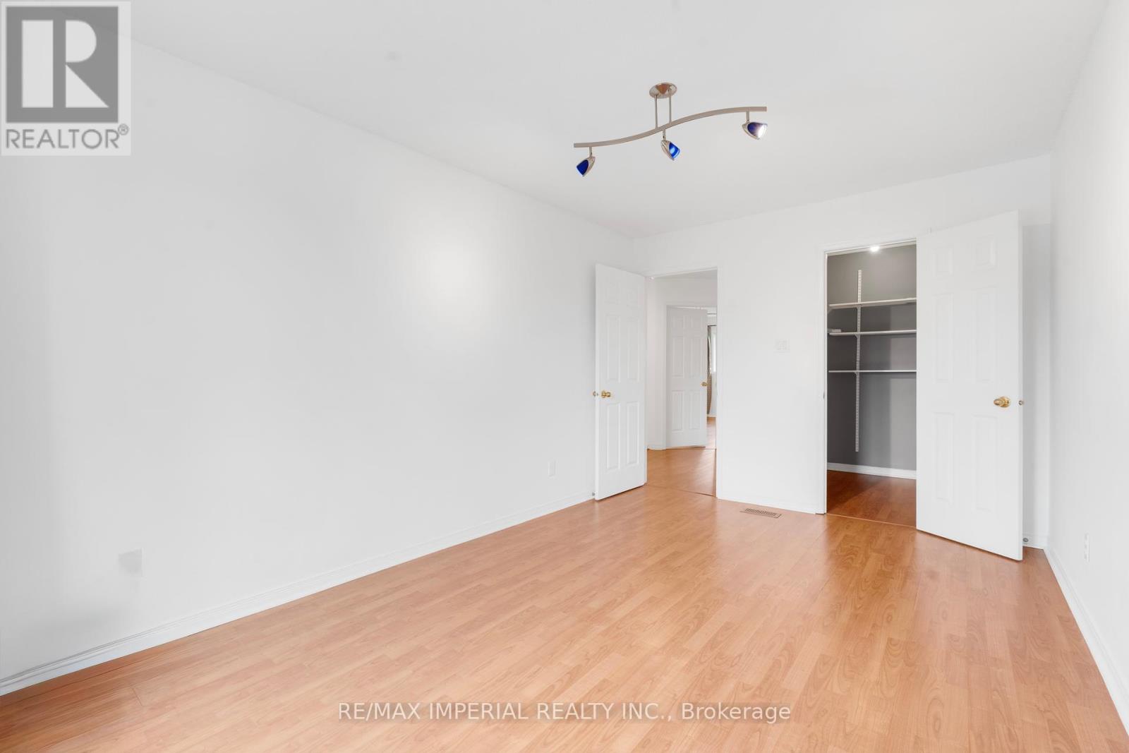 Photo 23 of 99 Islay Crescent, Vaughan ON