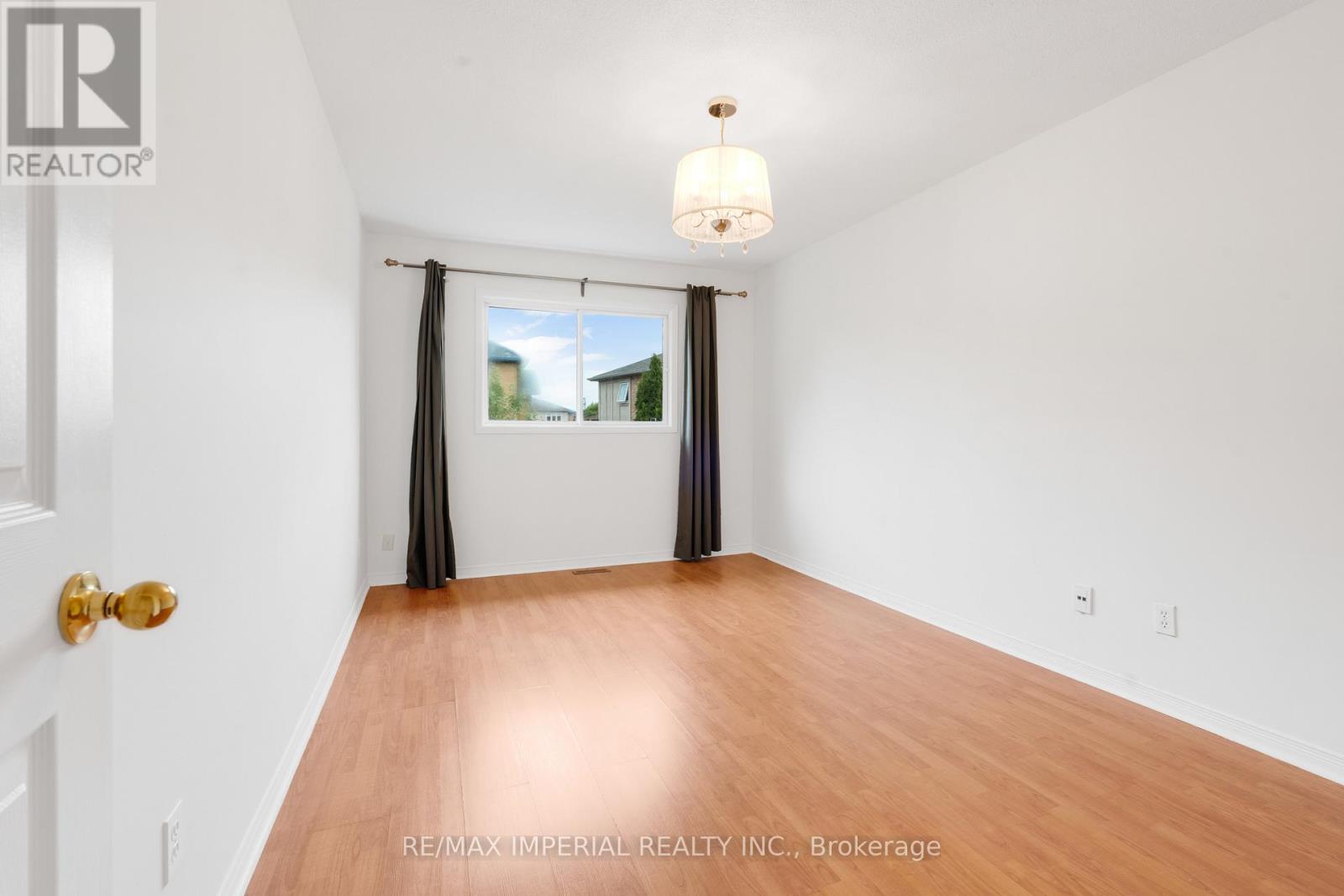 Photo 25 of 99 Islay Crescent, Vaughan ON