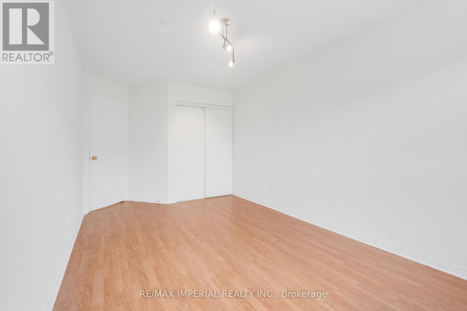 Photo 30 of 99 Islay Crescent, Vaughan ON