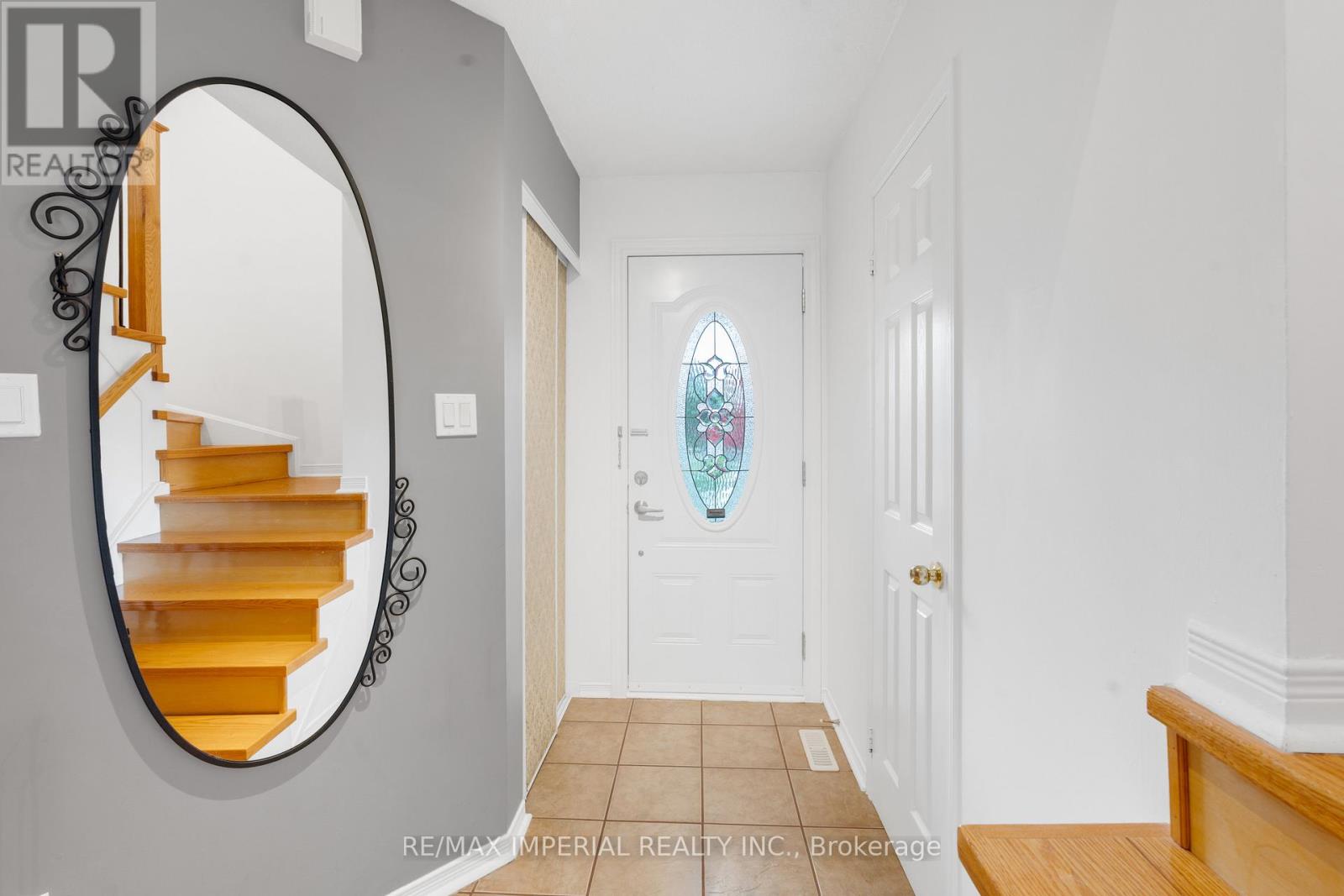 Photo 6 of 99 Islay Crescent, Vaughan ON