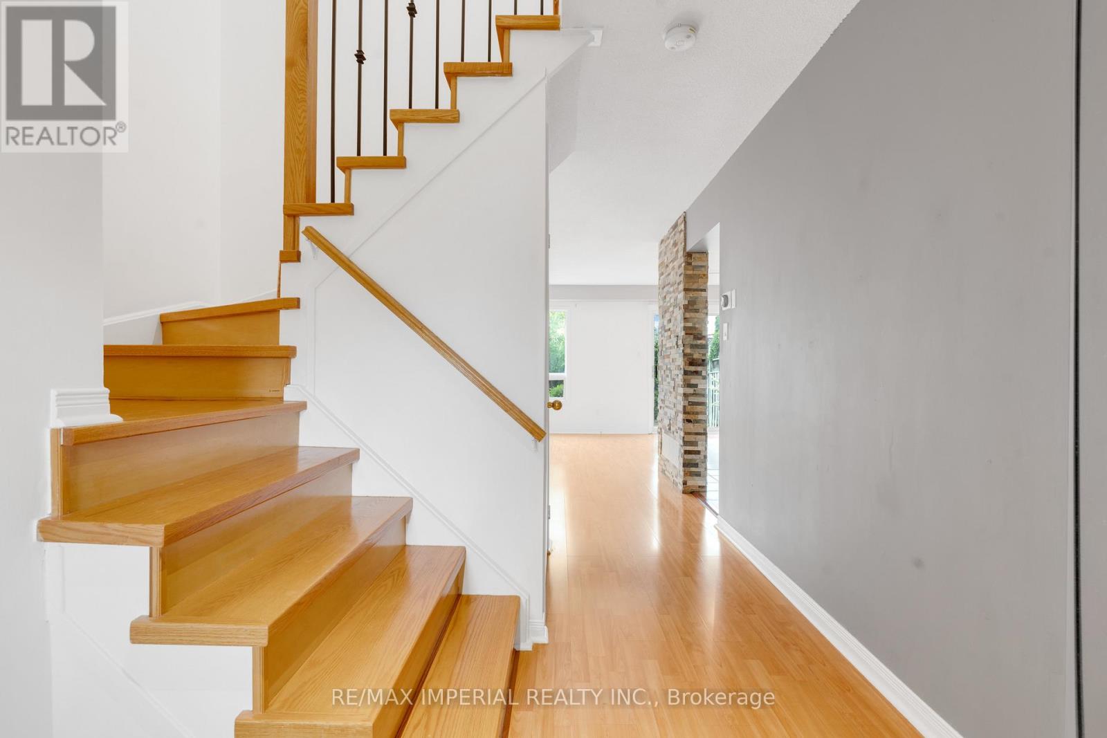 Photo 7 of 99 Islay Crescent, Vaughan ON