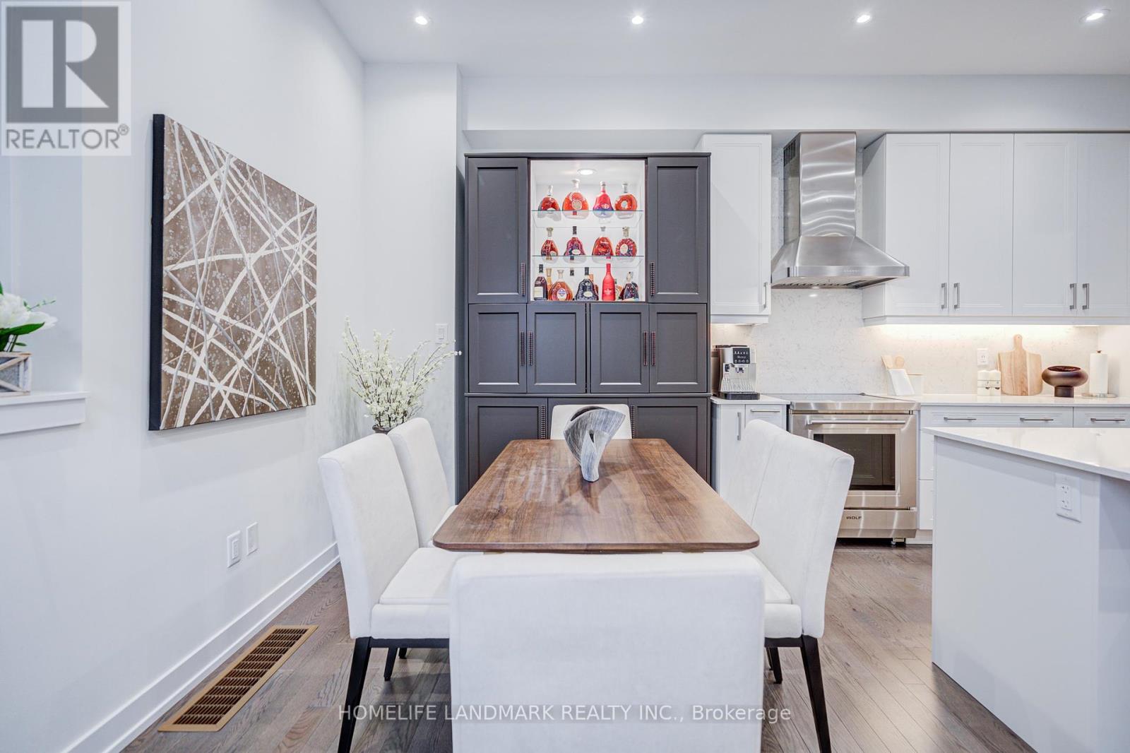 Photo 12 of 33 Golden Fern Street, Markham ON