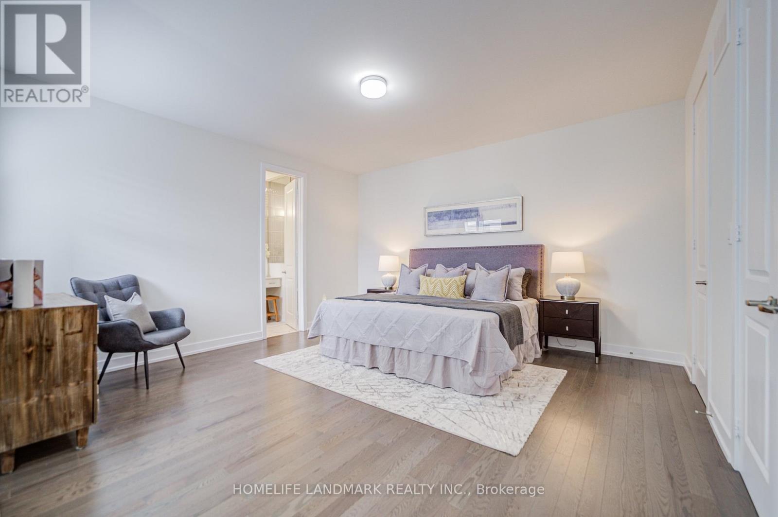 Photo 6 of 33 Golden Fern Street, Markham ON