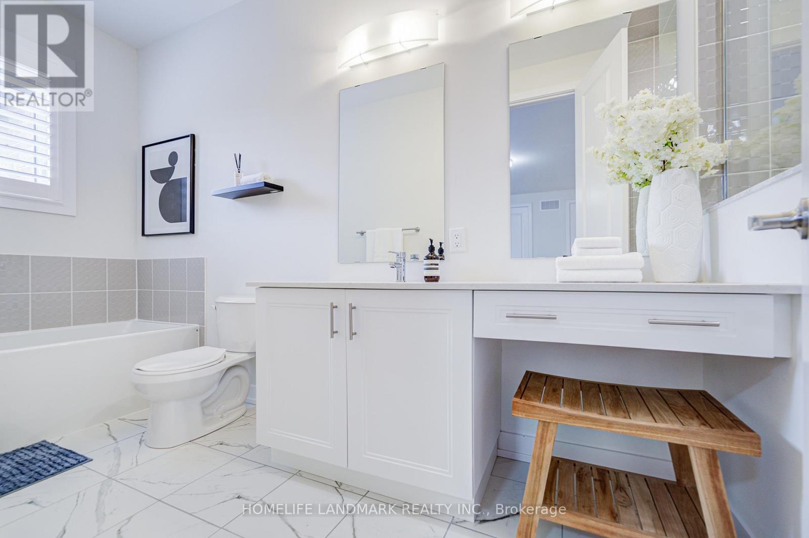Photo 22 of 33 Golden Fern Street, Markham ON
