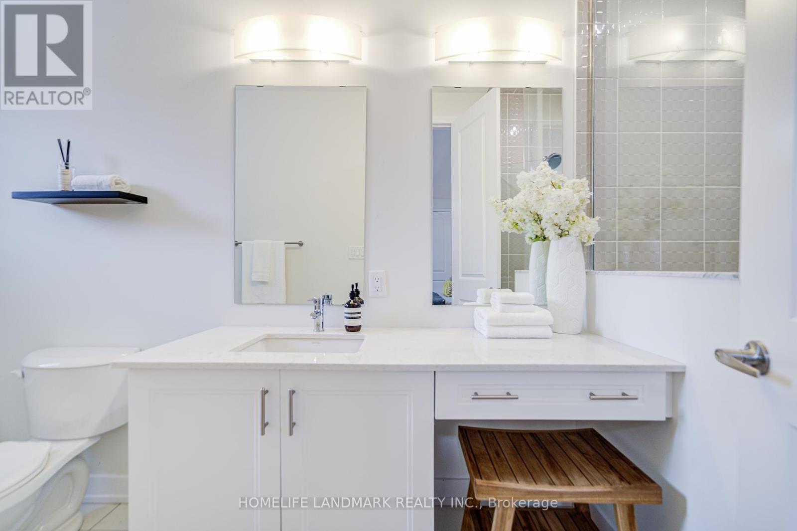 Photo 8 of 33 Golden Fern Street, Markham ON