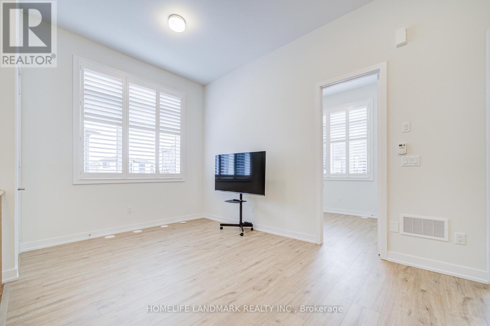 Photo 36 of 33 Golden Fern Street, Markham ON