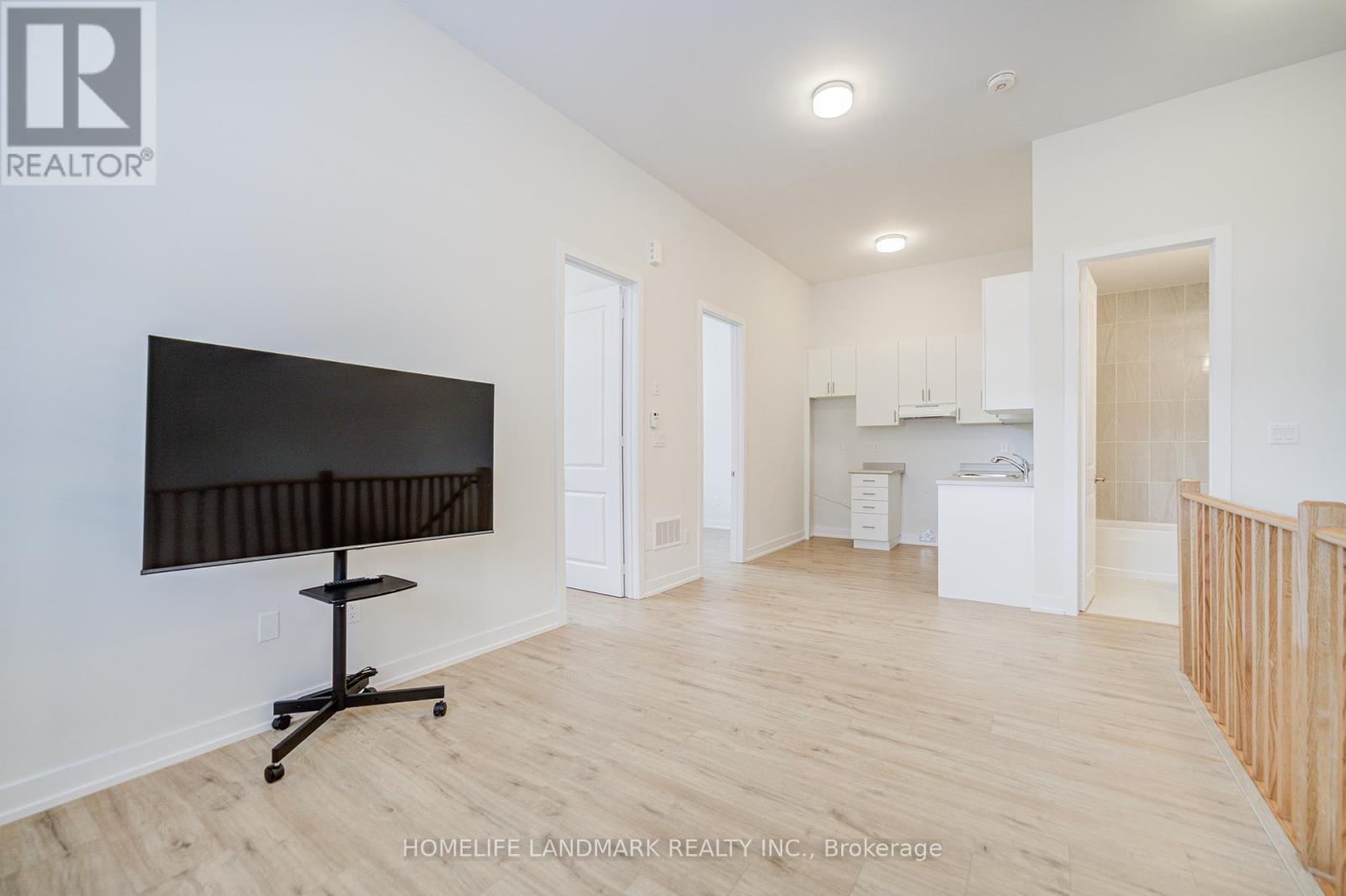 Photo 29 of 33 Golden Fern Street, Markham ON