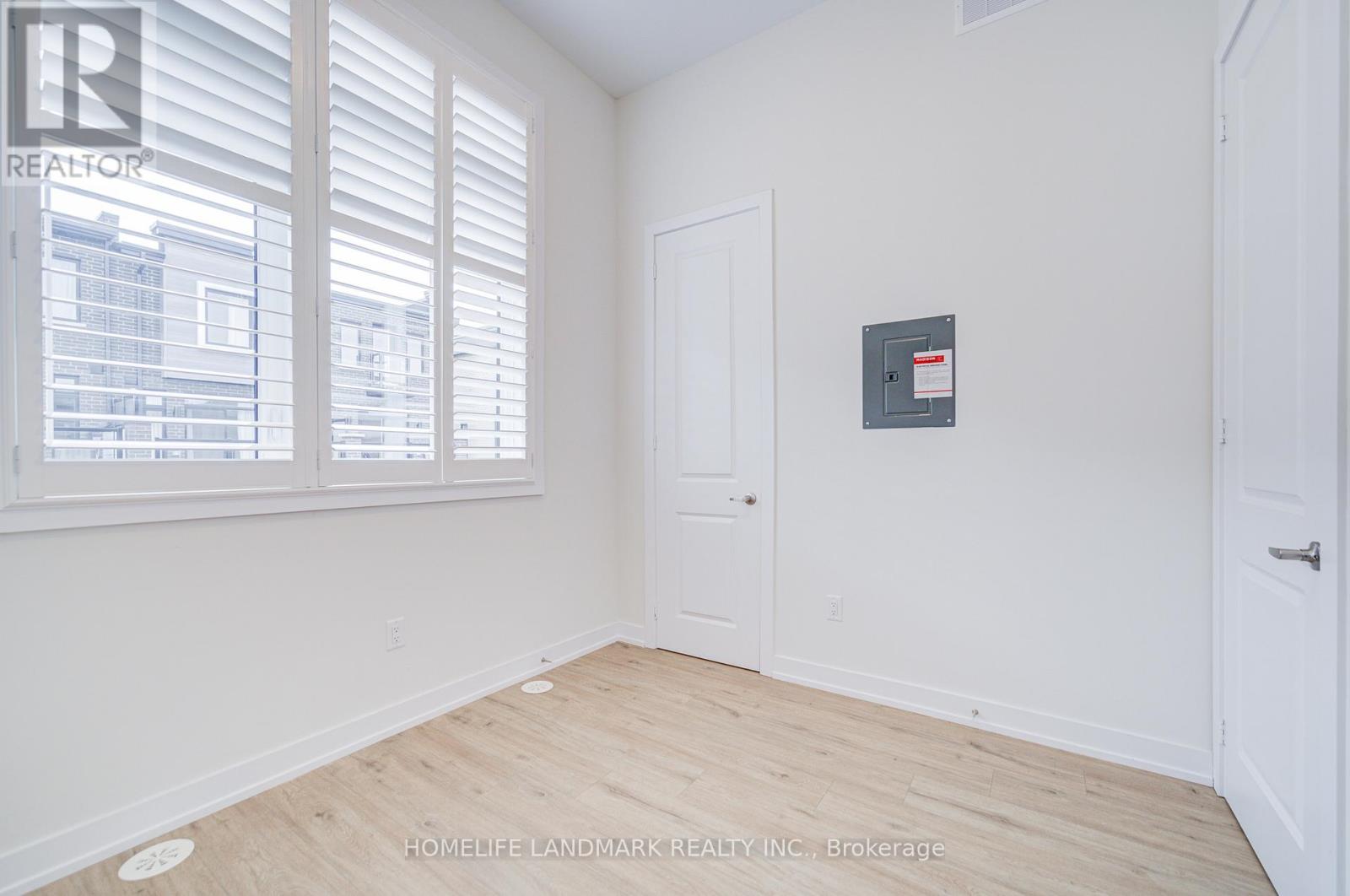 Photo 31 of 33 Golden Fern Street, Markham ON