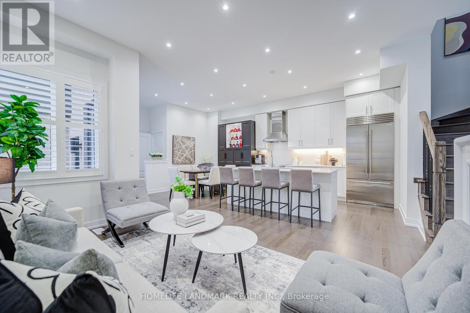 Photo 21 of 33 Golden Fern Street, Markham ON