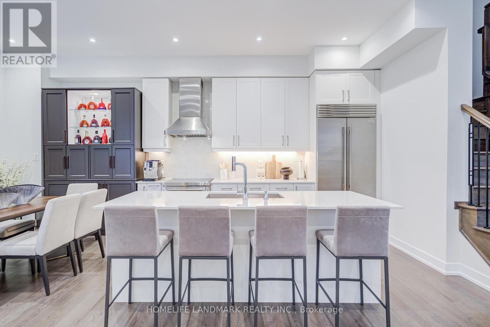 Photo 10 of 33 Golden Fern Street, Markham ON