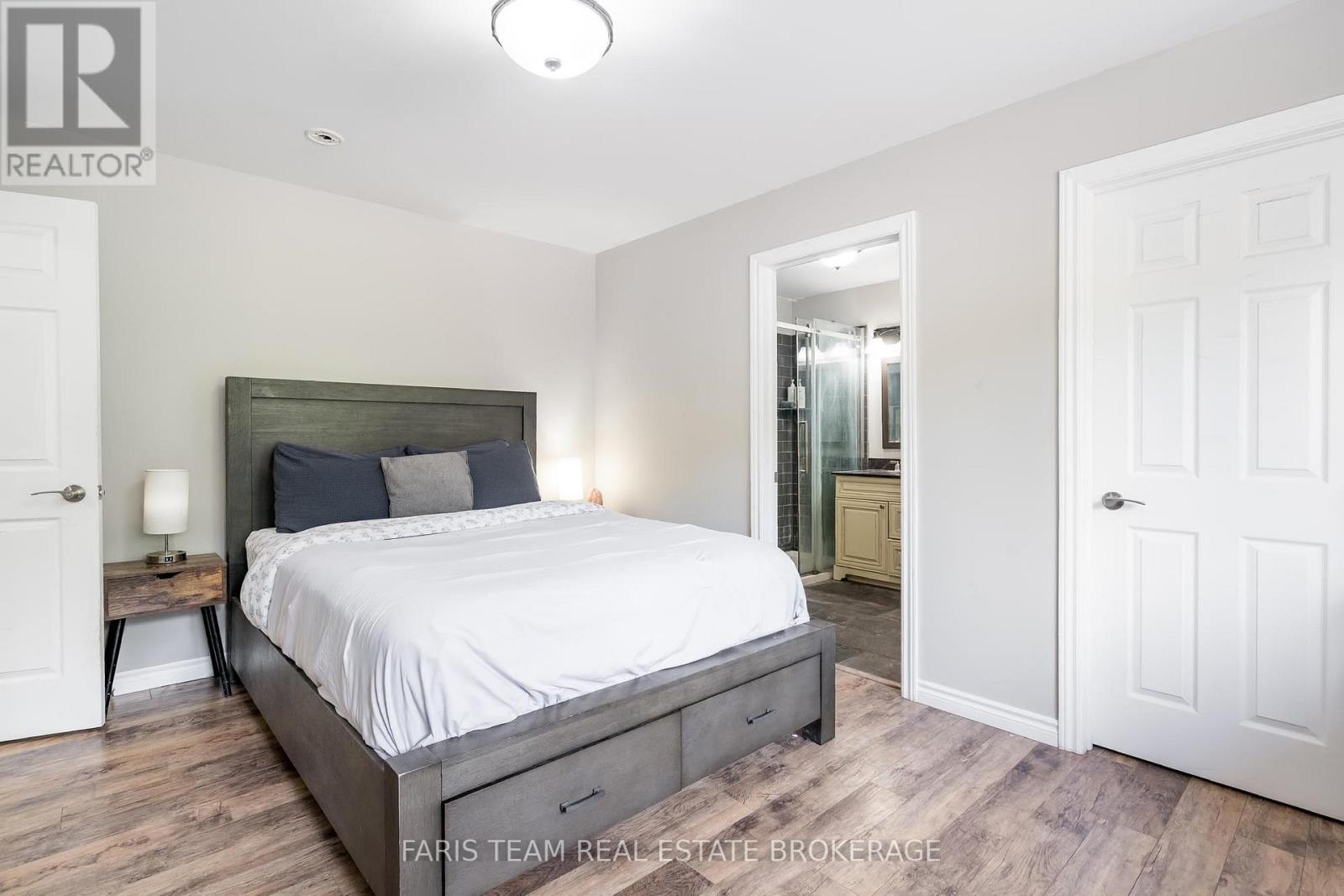 Photo 5 of 136 Poyntz Street, Penetanguishene ON