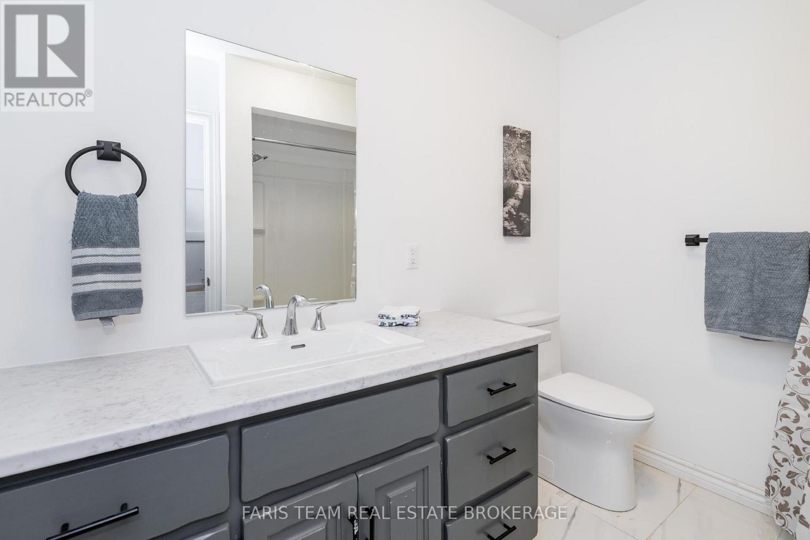 Photo 4 of 136 Poyntz Street, Penetanguishene ON