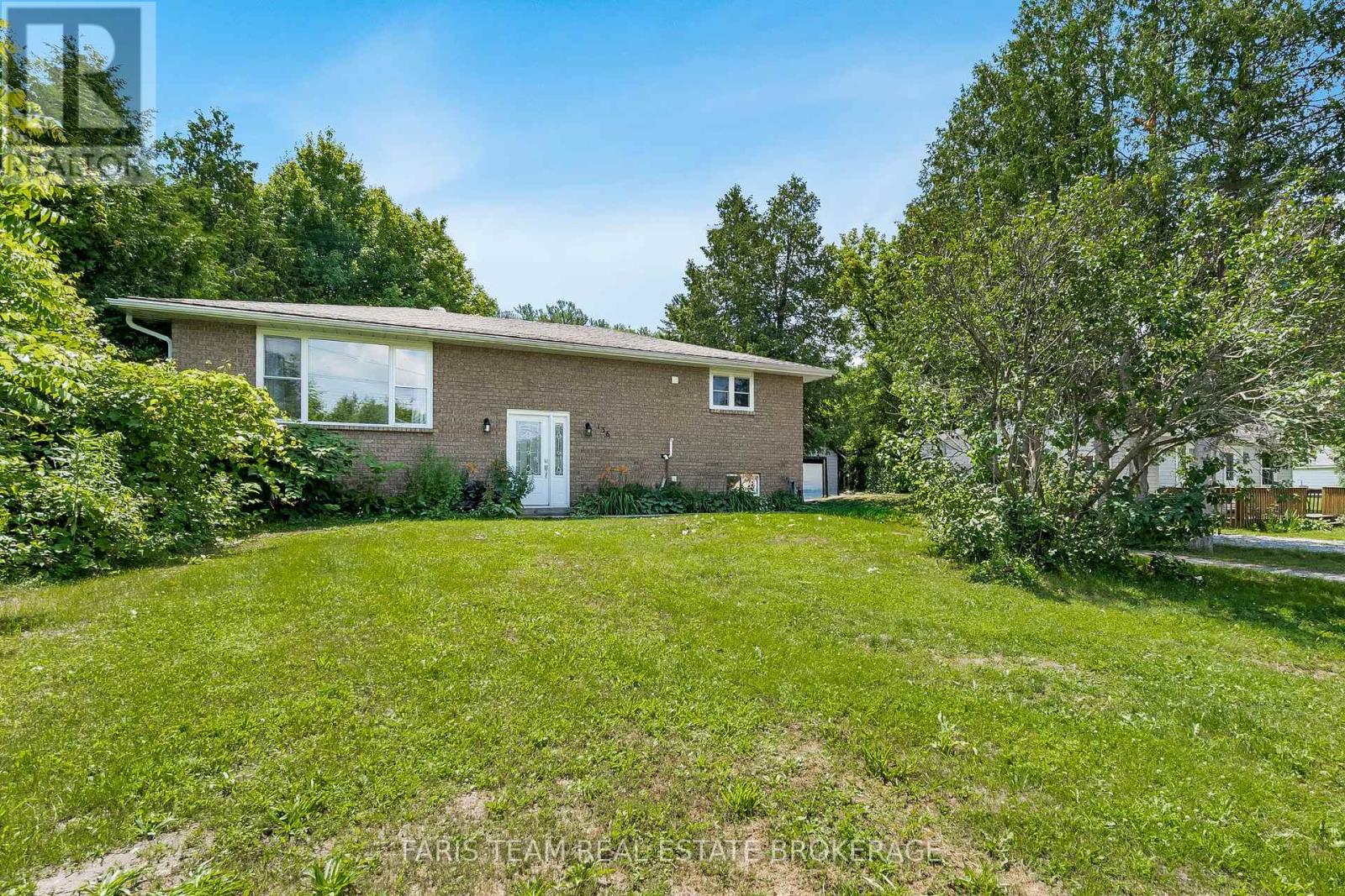 Photo 3 of 136 Poyntz Street, Penetanguishene ON
