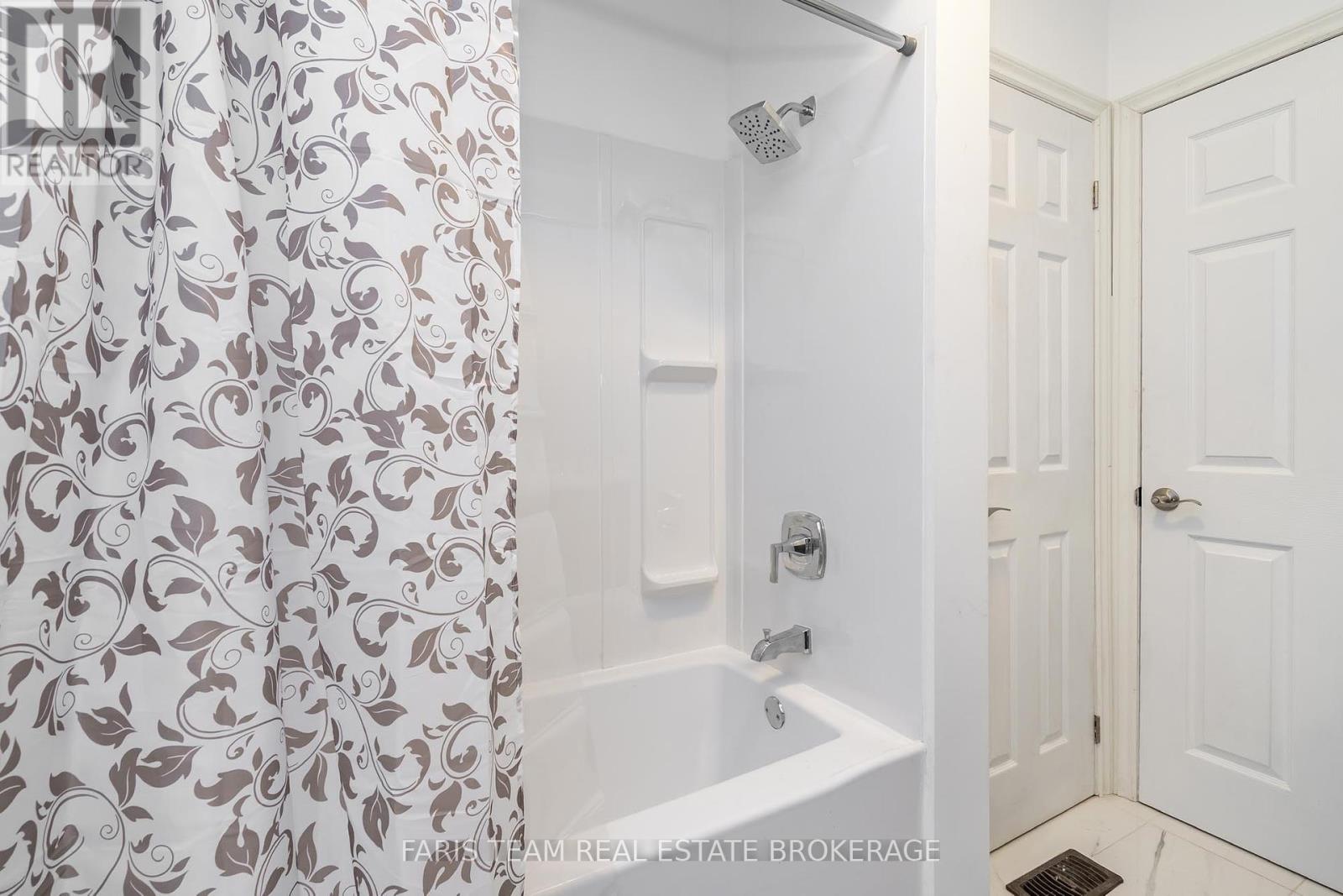 Photo 37 of 136 Poyntz Street, Penetanguishene ON