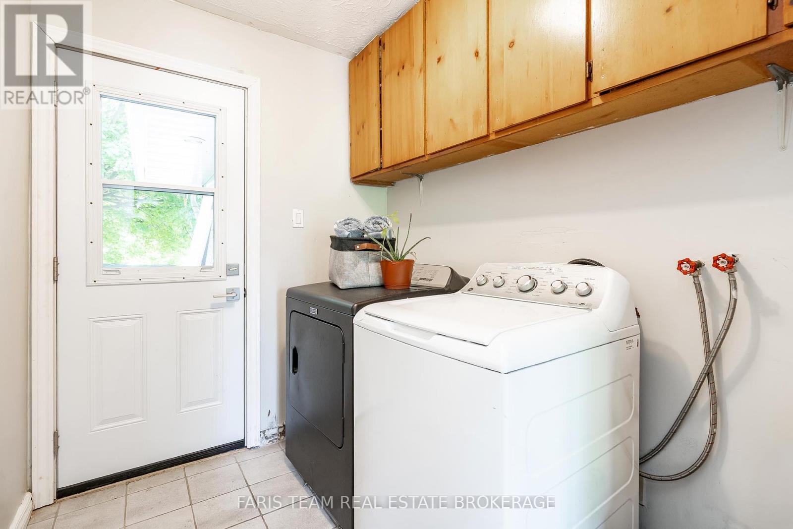 Photo 13 of 136 Poyntz Street, Penetanguishene ON