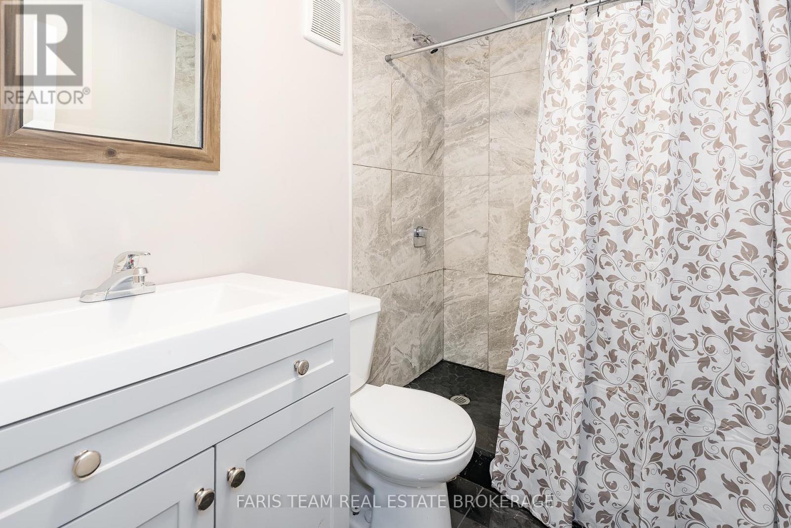 Photo 6 of 136 Poyntz Street, Penetanguishene ON