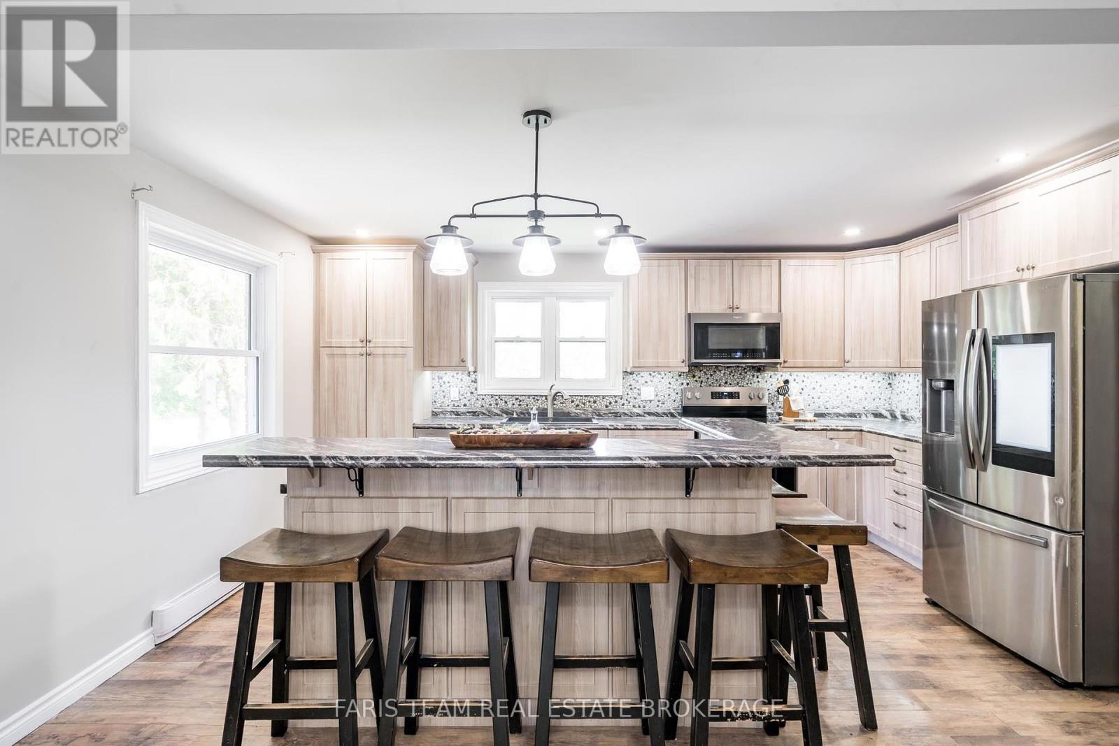 Photo 7 of 136 Poyntz Street, Penetanguishene ON