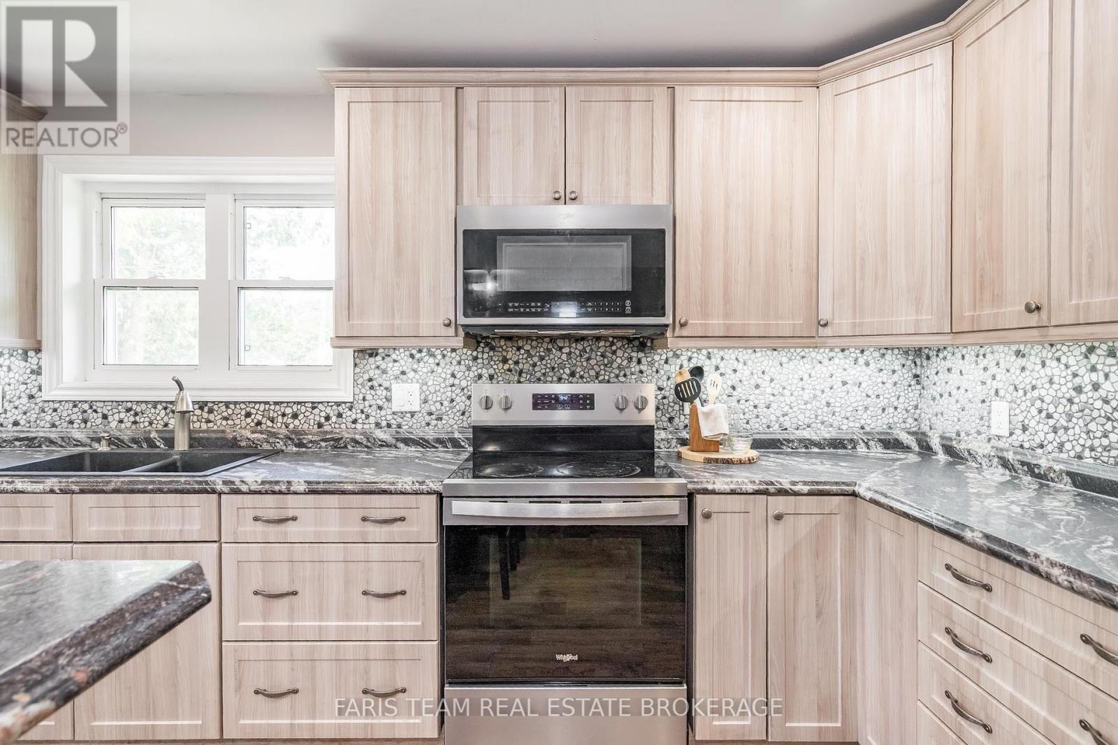 Photo 24 of 136 Poyntz Street, Penetanguishene ON