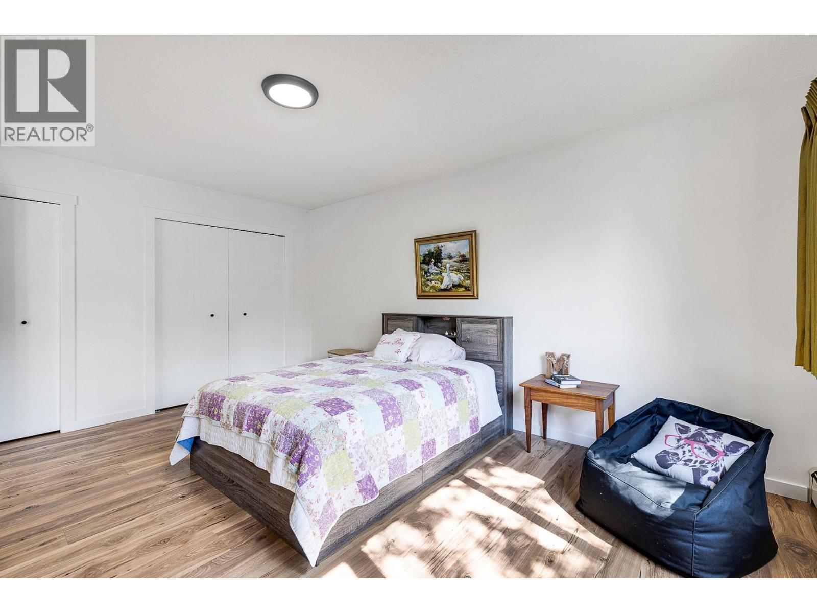1590 WILLOW CRESCENT - 22