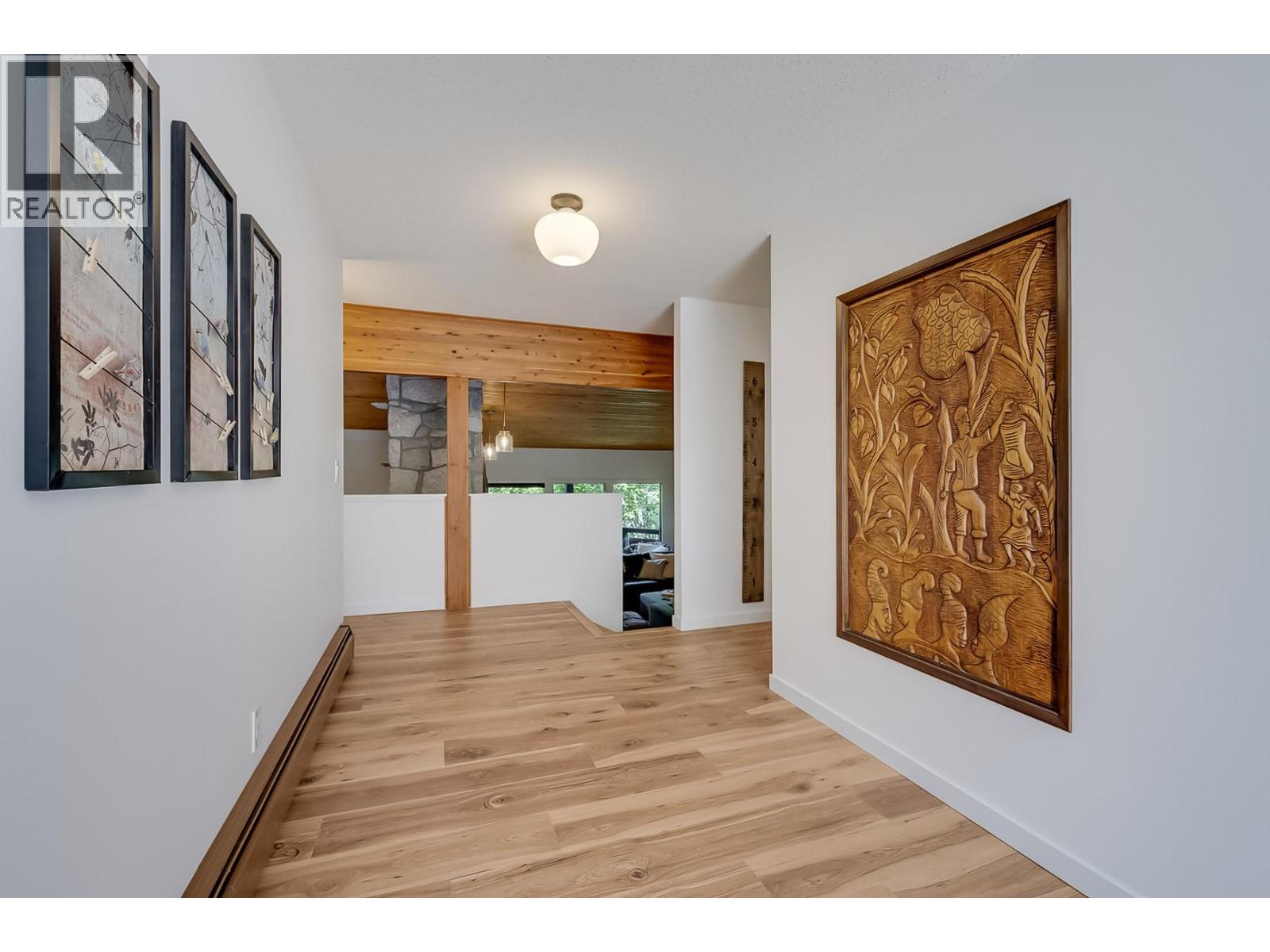 1590 WILLOW CRESCENT - 4