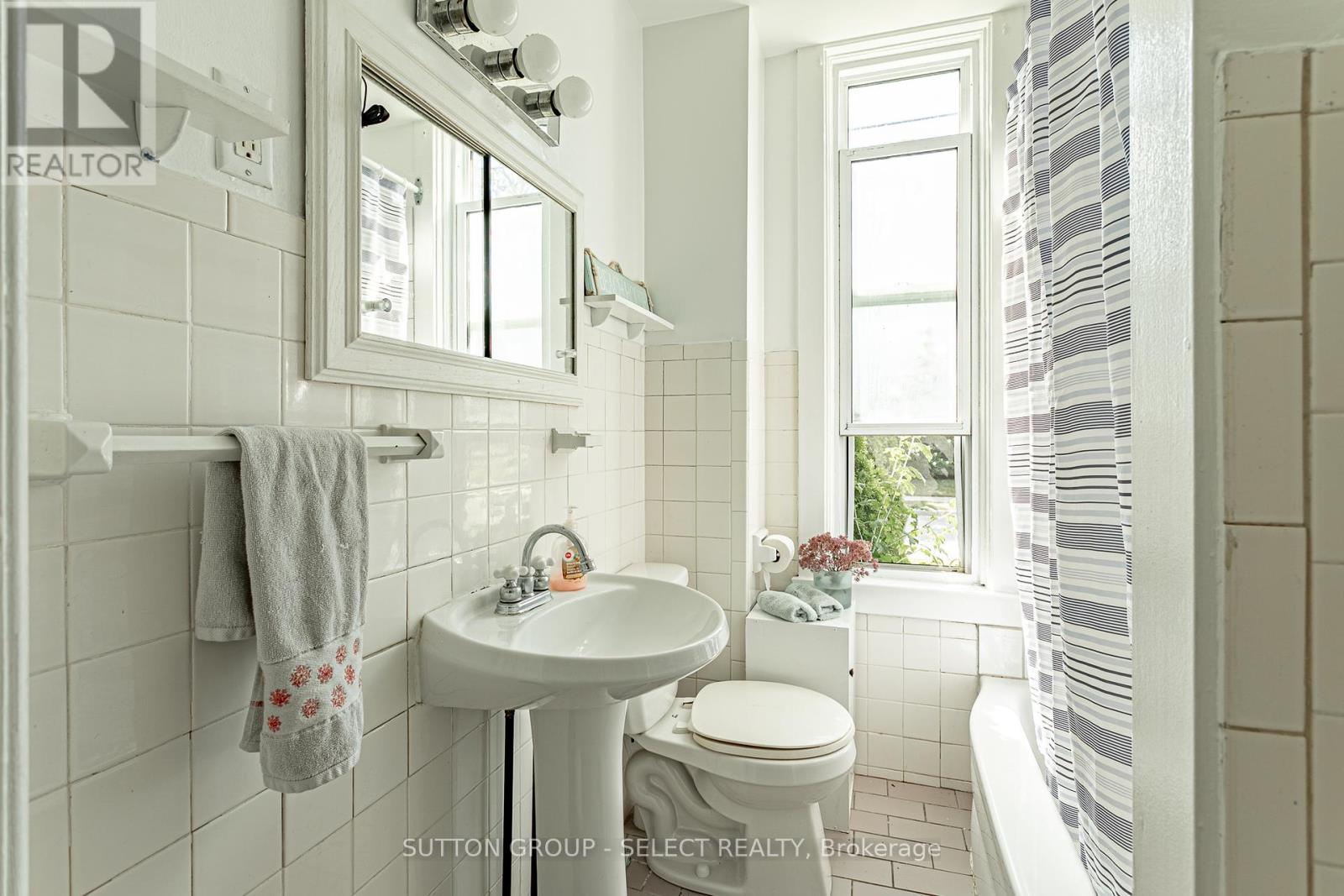 Photo 17 of 716 William Street, London East ON