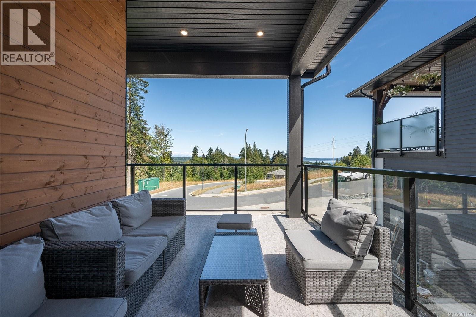 405 Colonia Dr S, Ladysmith