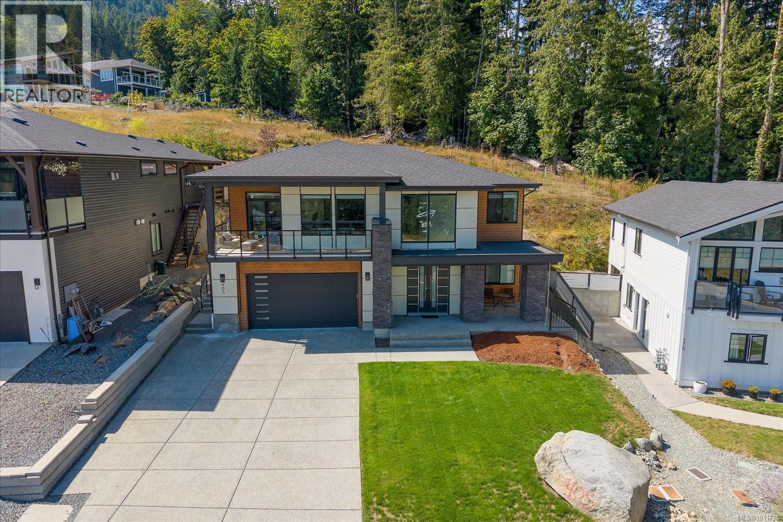 405 Colonia Dr S, Ladysmith