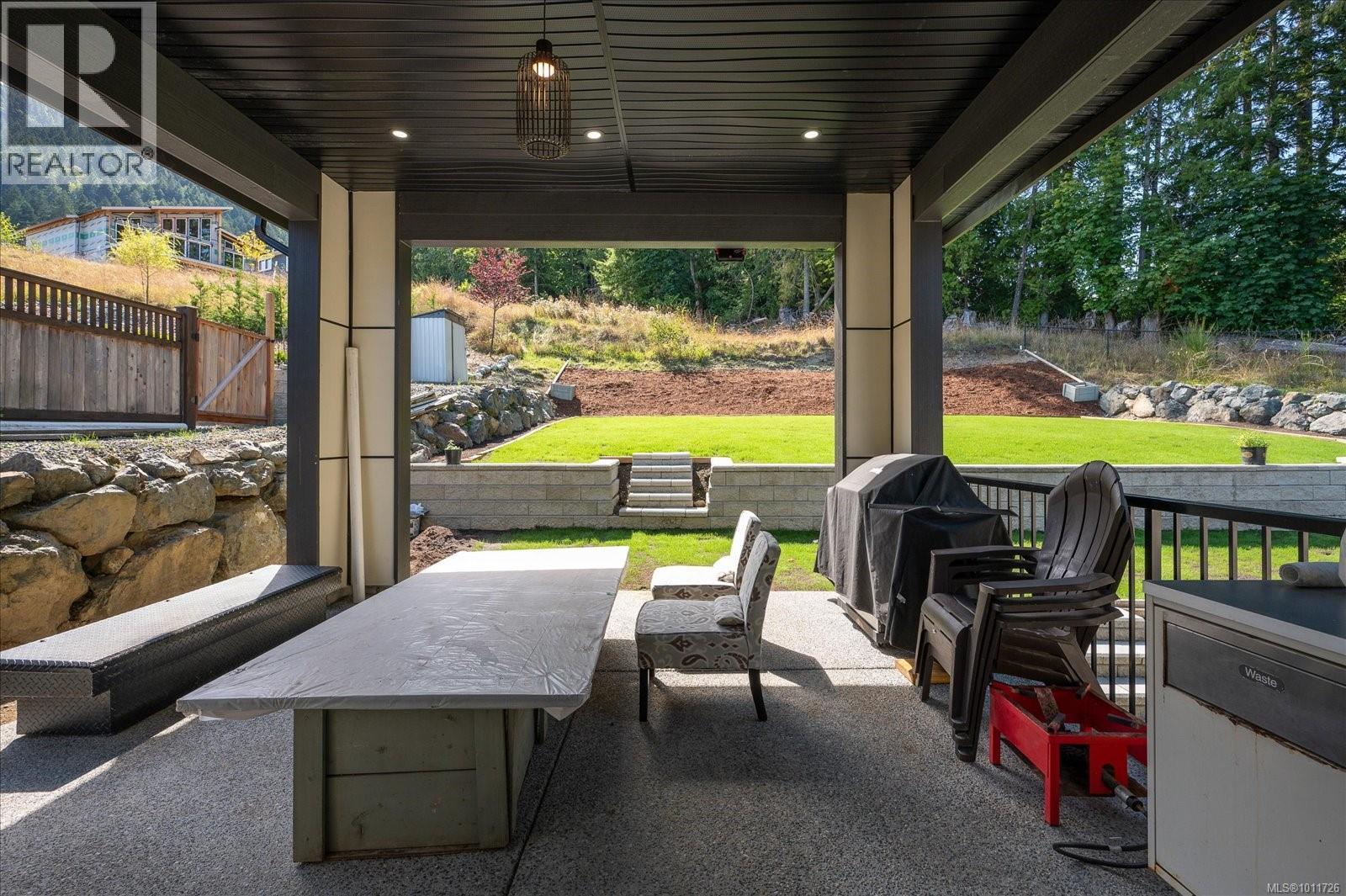 405 Colonia Dr S, Ladysmith