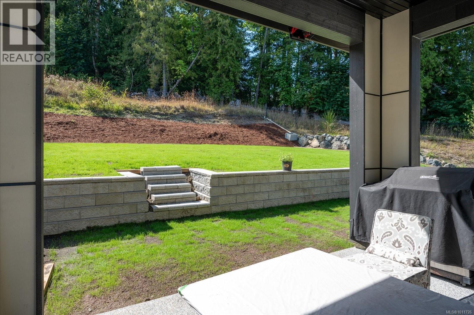 405 Colonia Dr S, Ladysmith