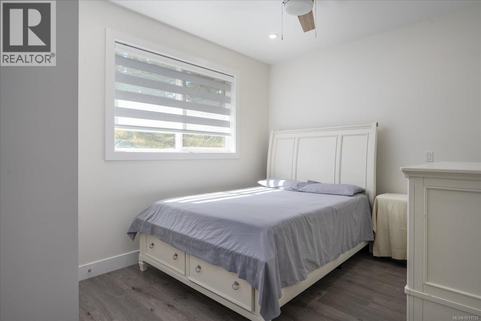 405 Colonia Dr S, Ladysmith