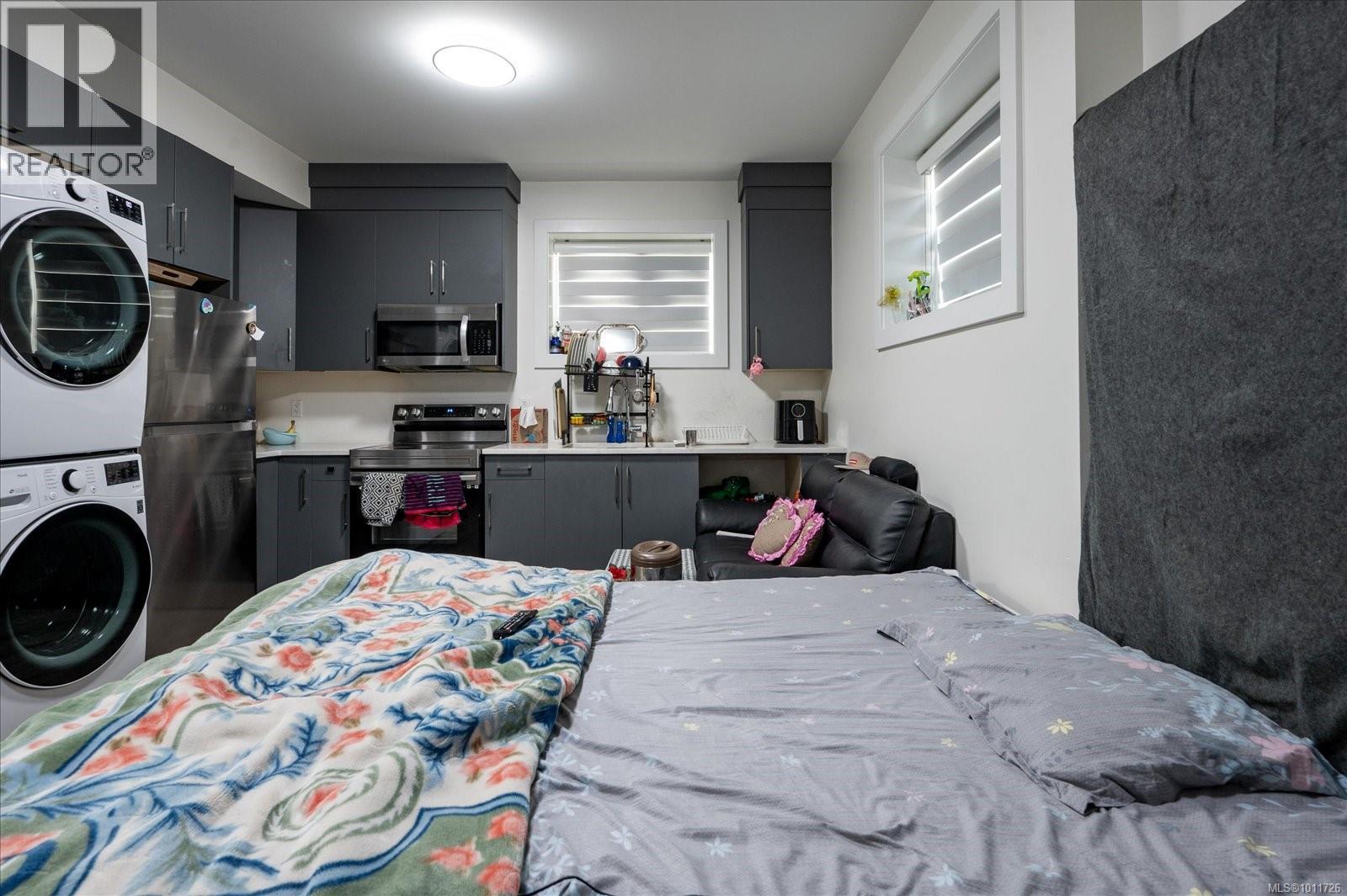 405 Colonia Dr S, Ladysmith