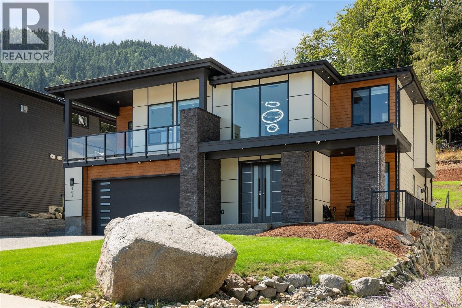 405 Colonia Dr S, Ladysmith