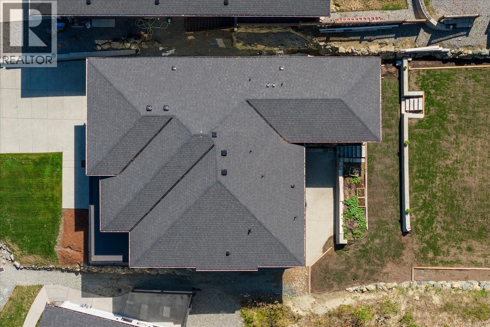 405 Colonia Dr S, Ladysmith