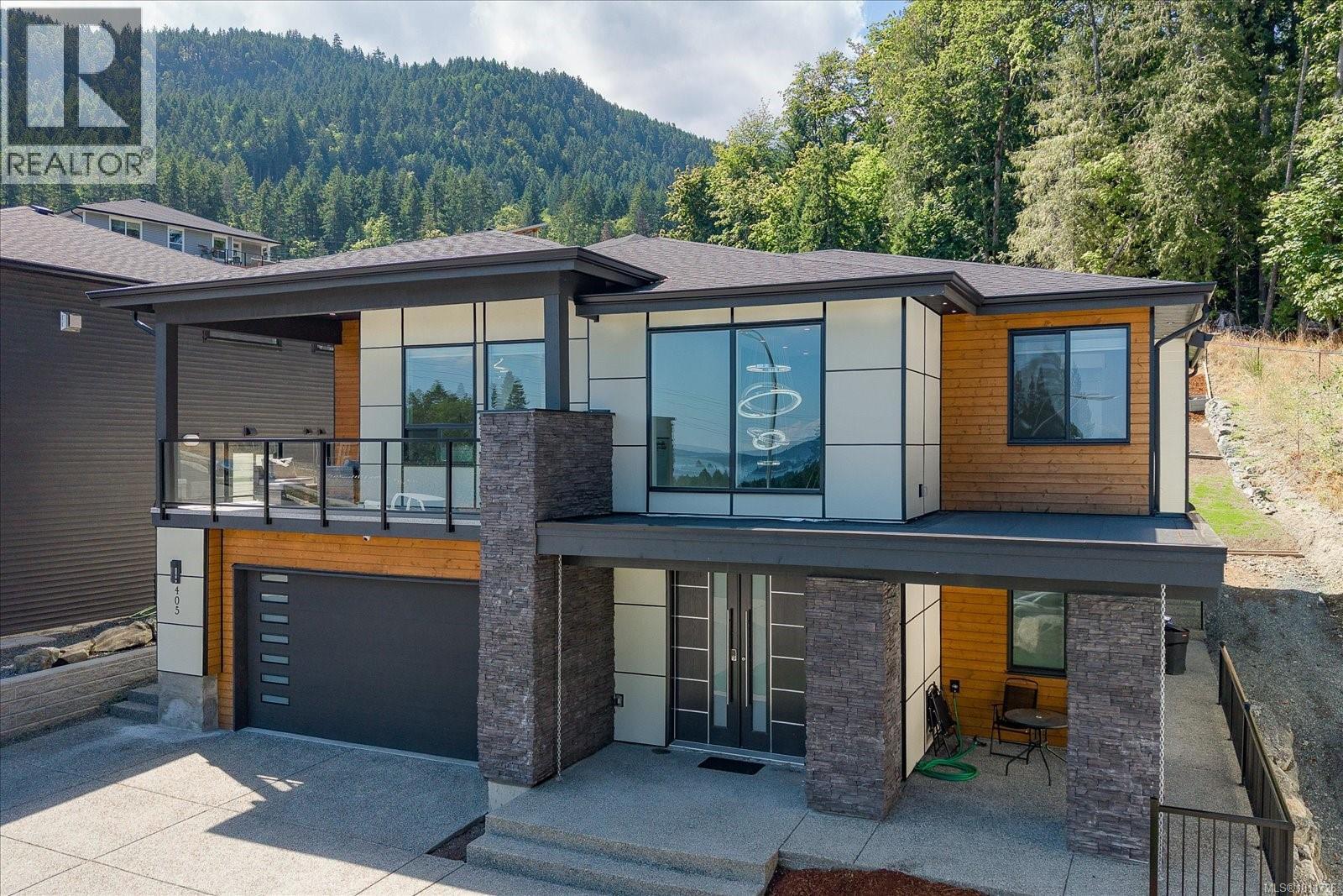 405 Colonia Dr S, Ladysmith