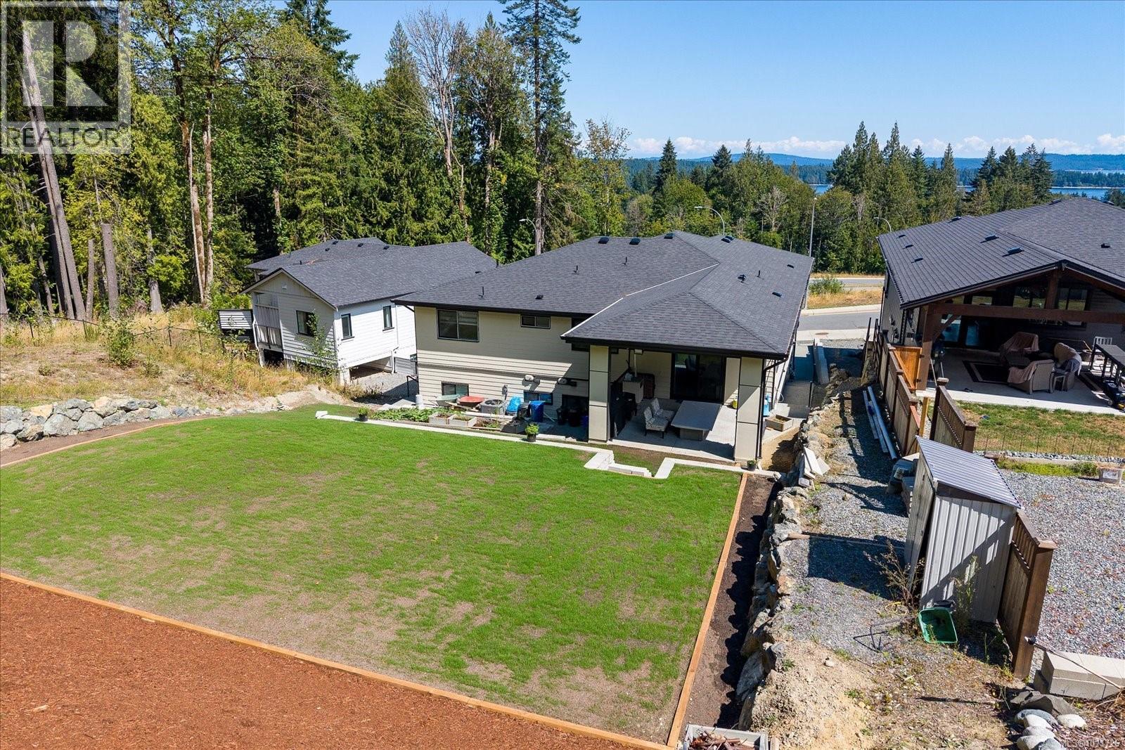 405 Colonia Dr S, Ladysmith