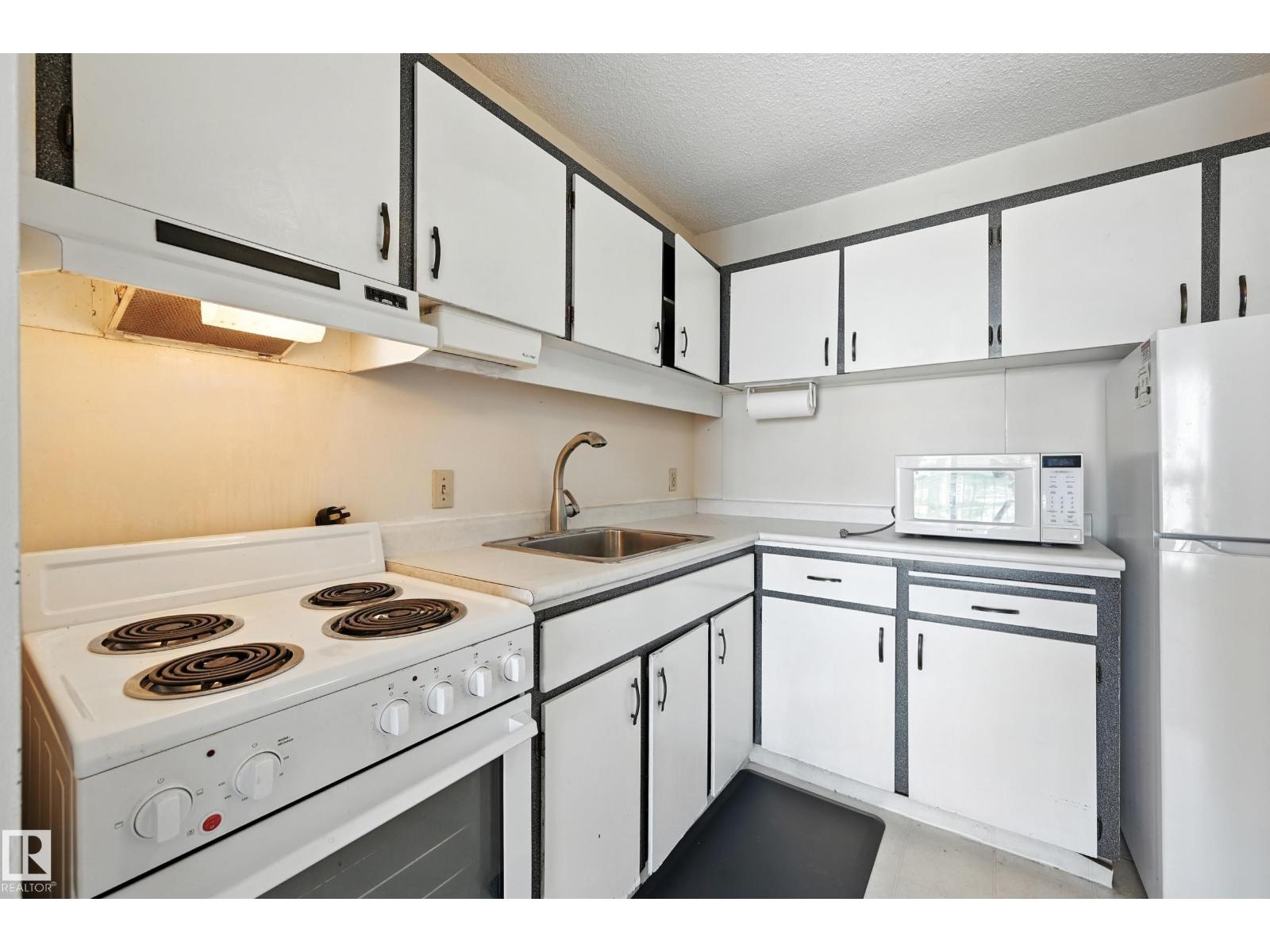 Photo 1 of 1502 12121 Jasper Av Nw, Edmonton AB