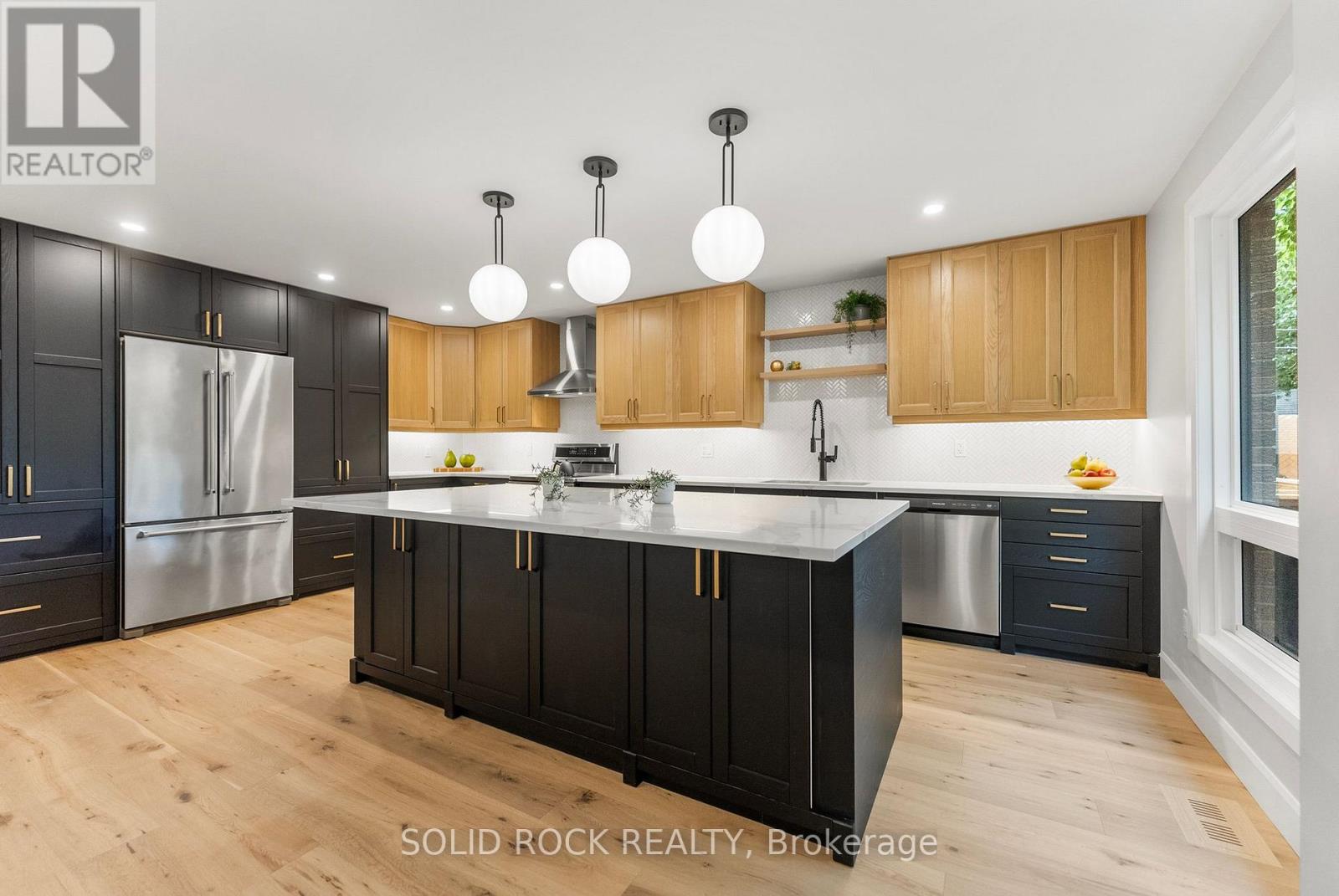 Photo 14 of 210 Carleton Avenue, Ottawa ON