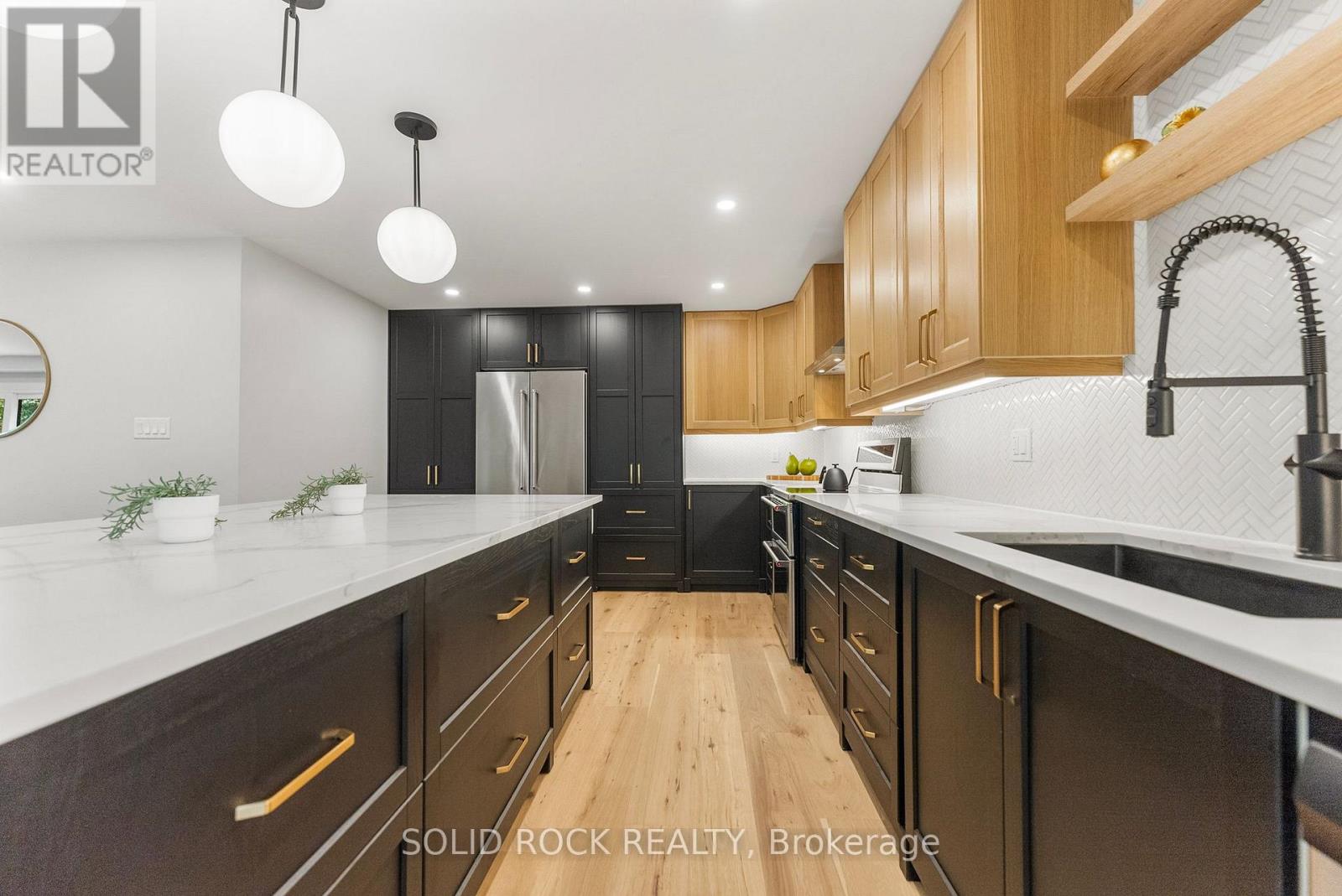 Photo 15 of 210 Carleton Avenue, Ottawa ON