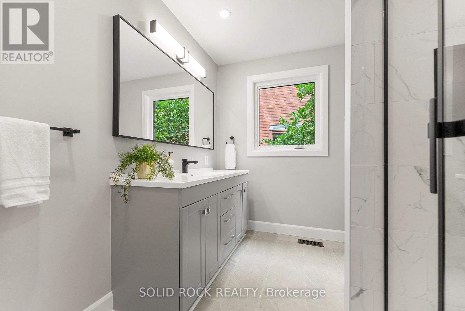 Photo 17 of 210 Carleton Avenue, Ottawa ON