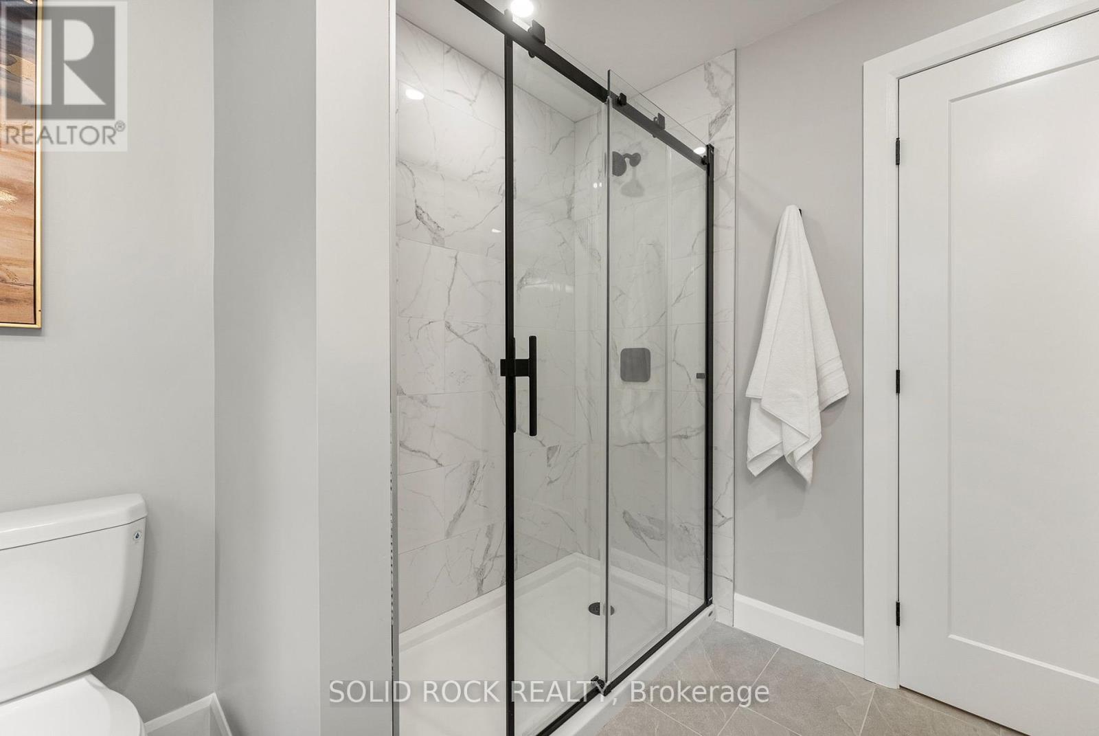 Photo 18 of 210 Carleton Avenue, Ottawa ON