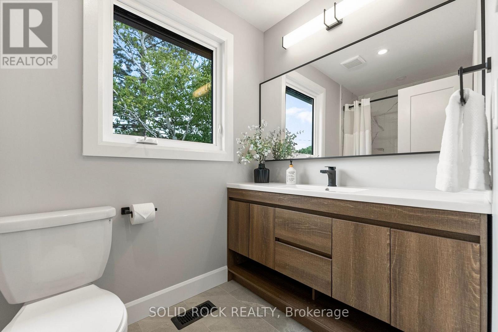 Photo 27 of 210 Carleton Avenue, Ottawa ON