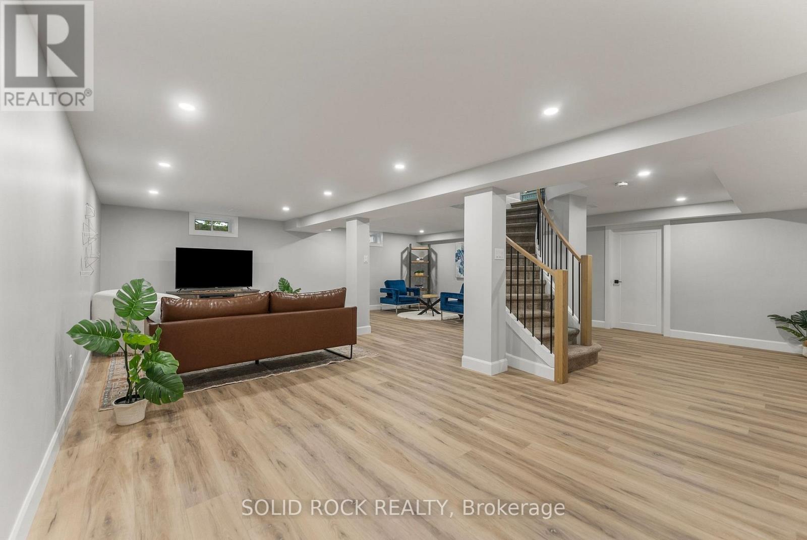 Photo 31 of 210 Carleton Avenue, Ottawa ON