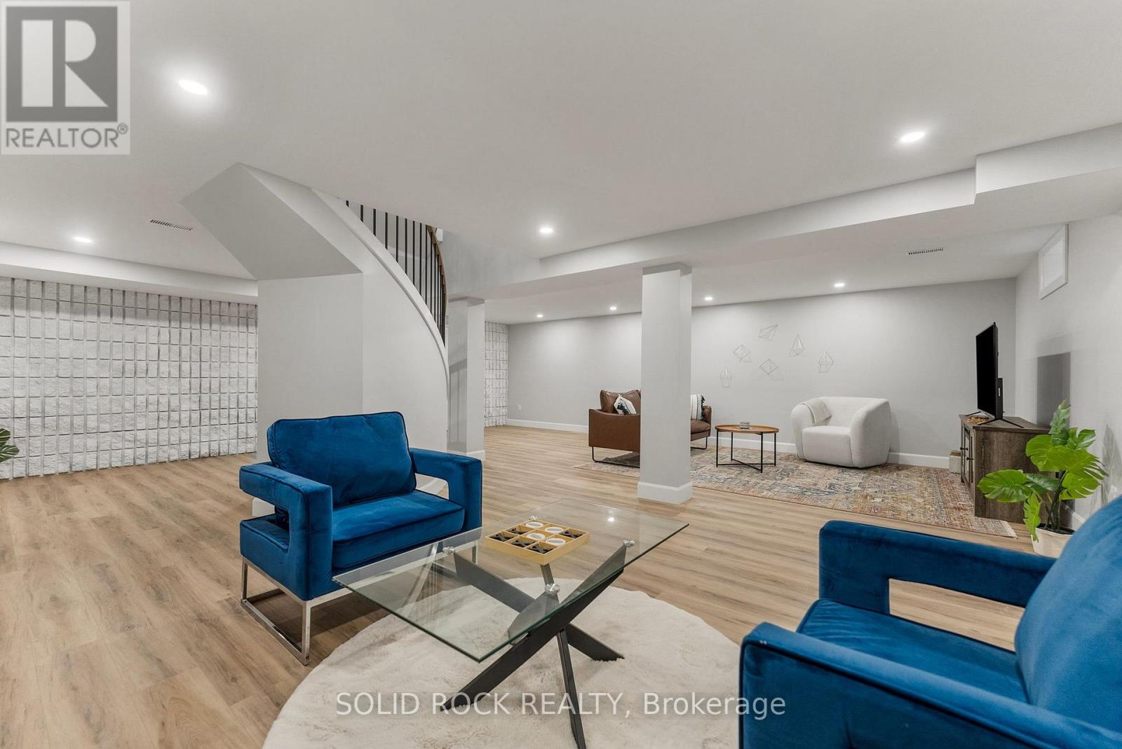 Photo 33 of 210 Carleton Avenue, Ottawa ON