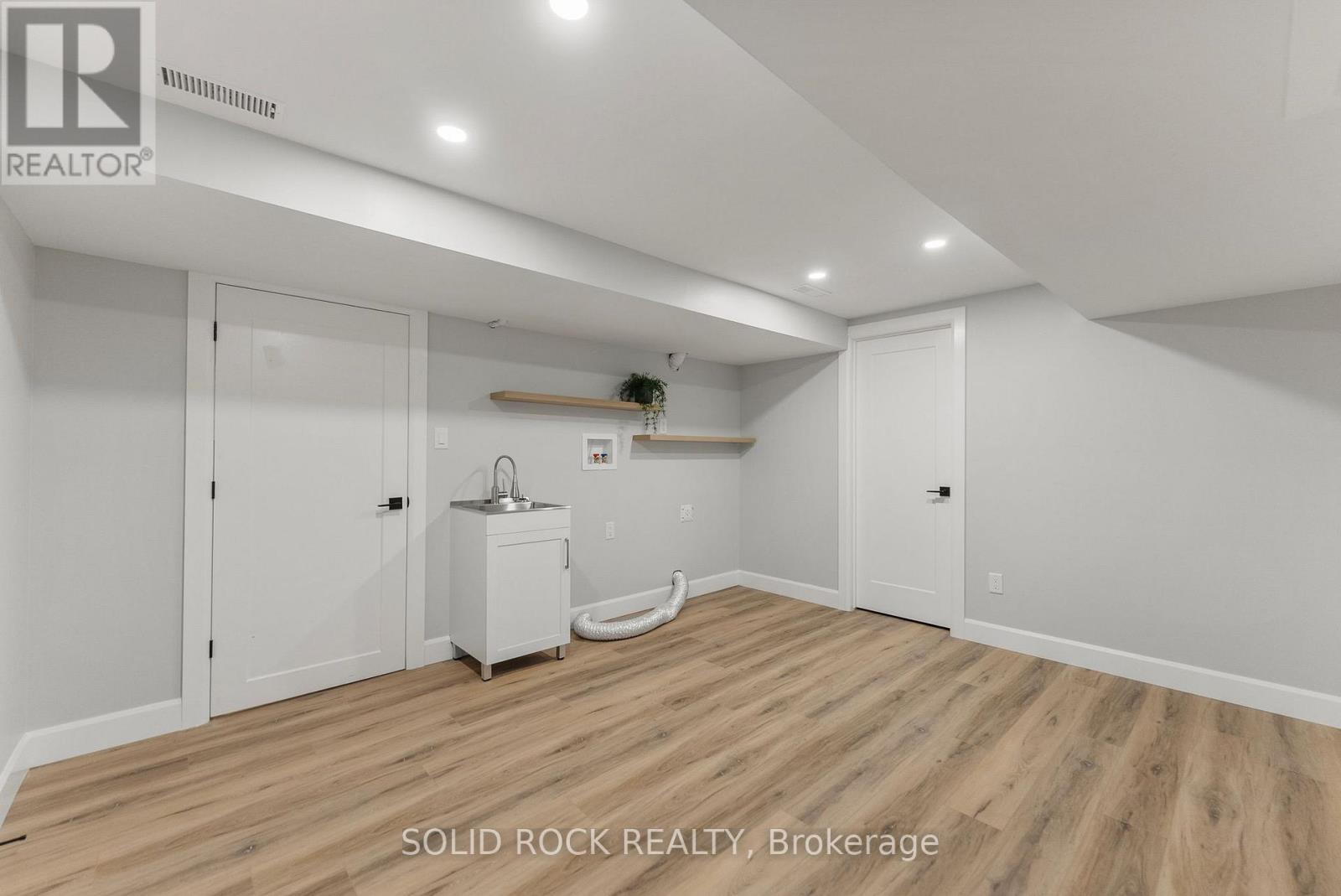 Photo 35 of 210 Carleton Avenue, Ottawa ON