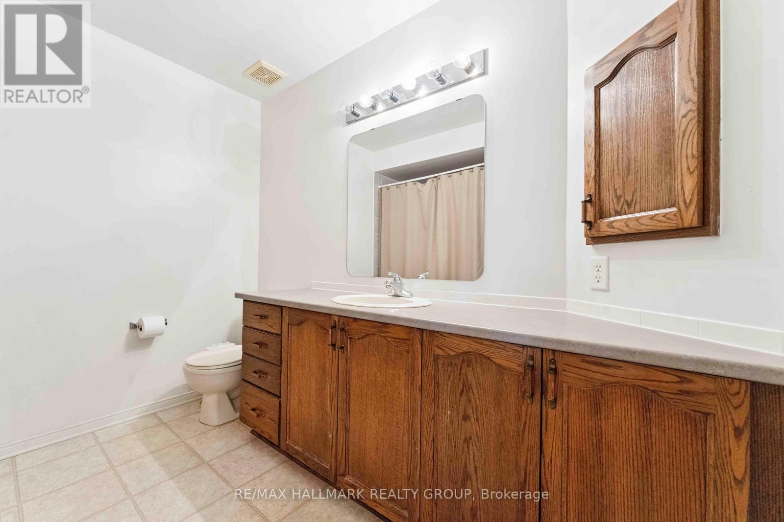 Photo 19 of 551 Chardonnay Drive, Ottawa ON