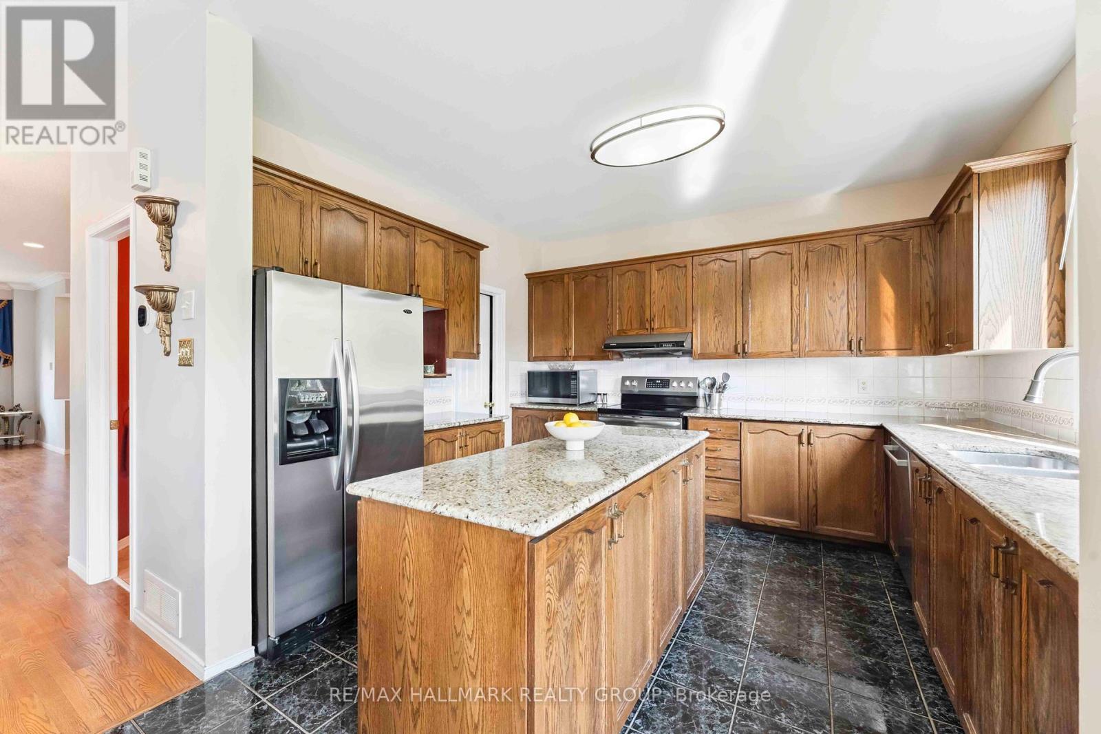Photo 9 of 551 Chardonnay Drive, Ottawa ON